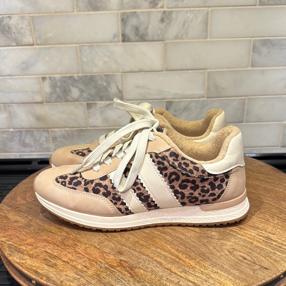 DV by Dolce Vita Beige Leopard Accent Sneakers